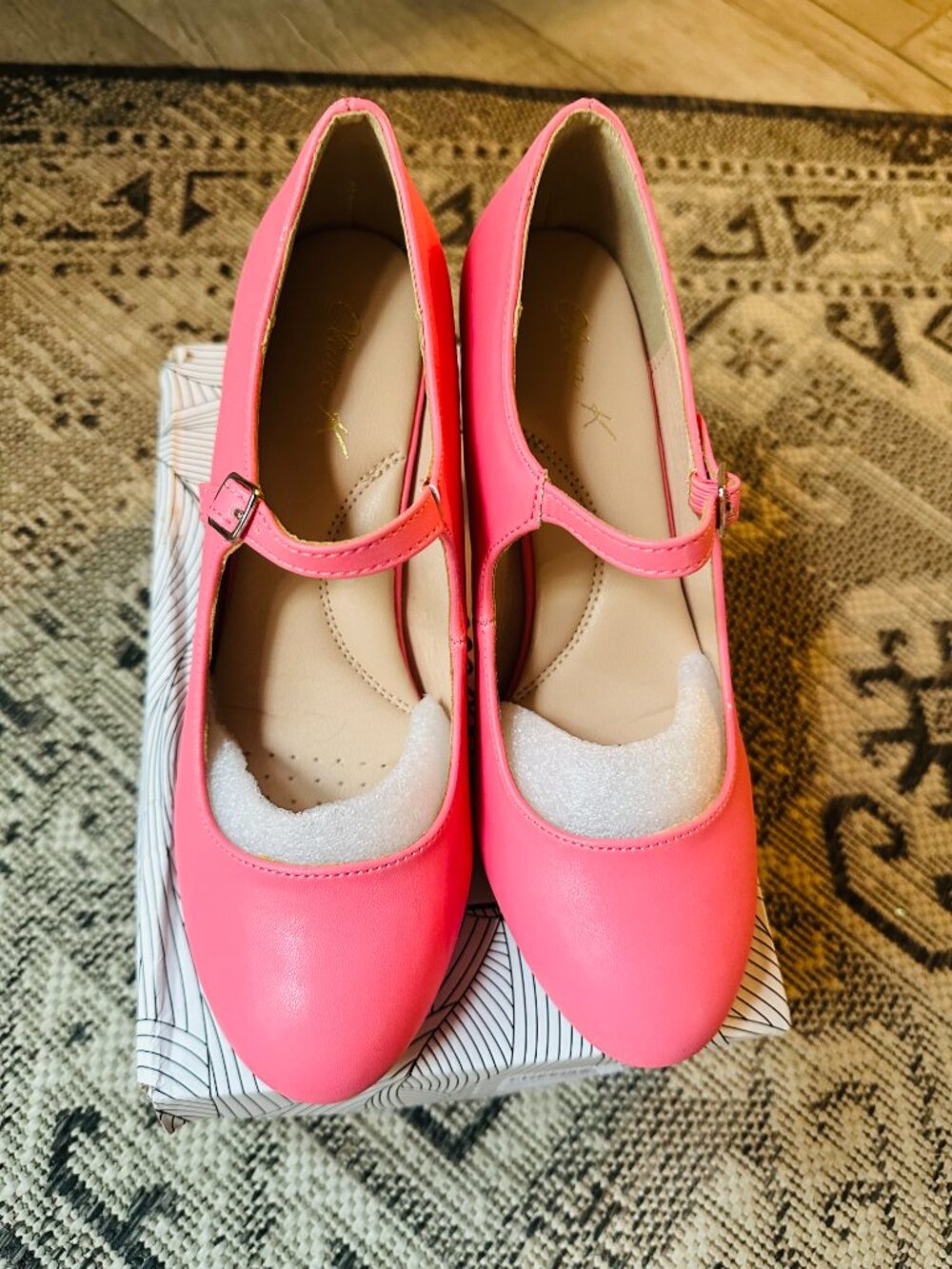 ✨ BRAND NEW IN BOX ✨ Bubblegum Pink Olivia K KONA-2C Mary Jane Heels Size 8 - Picture 4 of 5